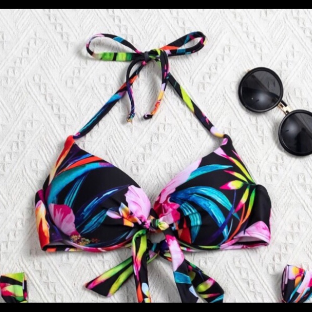 NWT floral bikini top